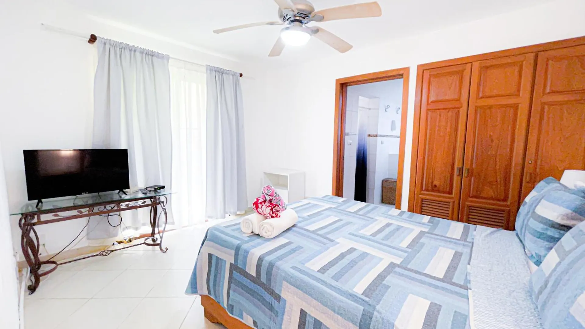 Skyline Ocean Breeze Hotel With View Los Corales Bbq Wifi Beach Club & Spa Punta Cana